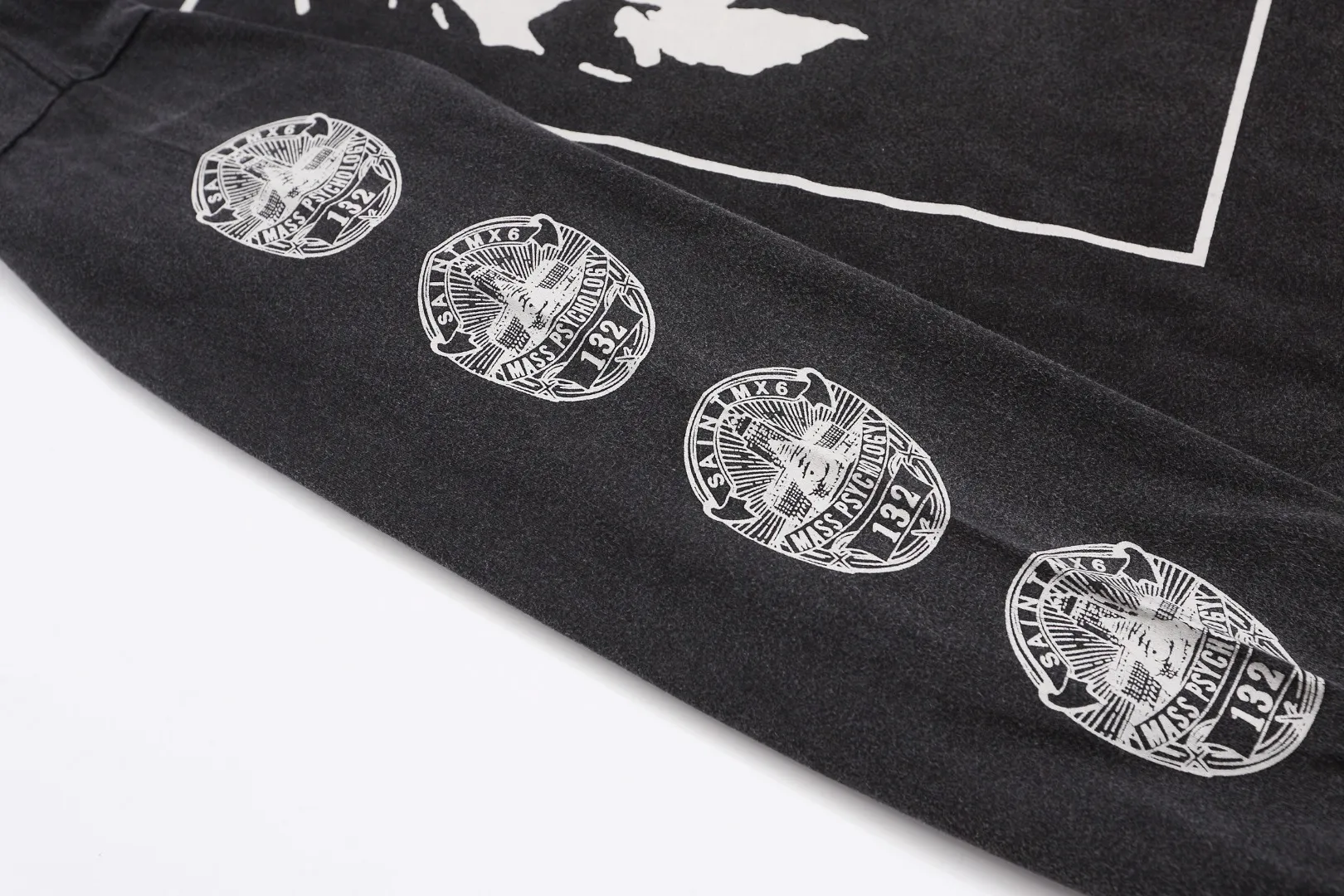 Saint Michael OF MICHAEL trendy brand portrait print distressed washed loose cotton casual heavyweight vintage long-sleeved bottoming shirt Fabric: 260g Style number: SM09 Size: S-M-L-XL Color: Black Price: P156